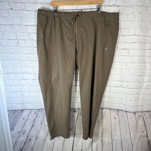 LL Bean Men's Explorer Ripstop Pants Comfort WaistStandard Fit Tapered Leg